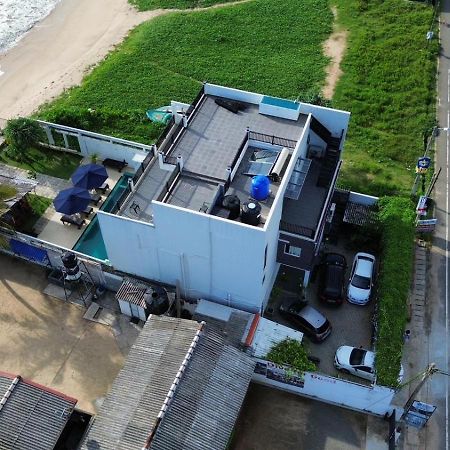 White Sand Villa - Beach Front Hikkaduwa Exterior photo