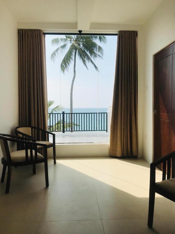 White Sand Villa - Beach Front Hikkaduwa Exterior photo