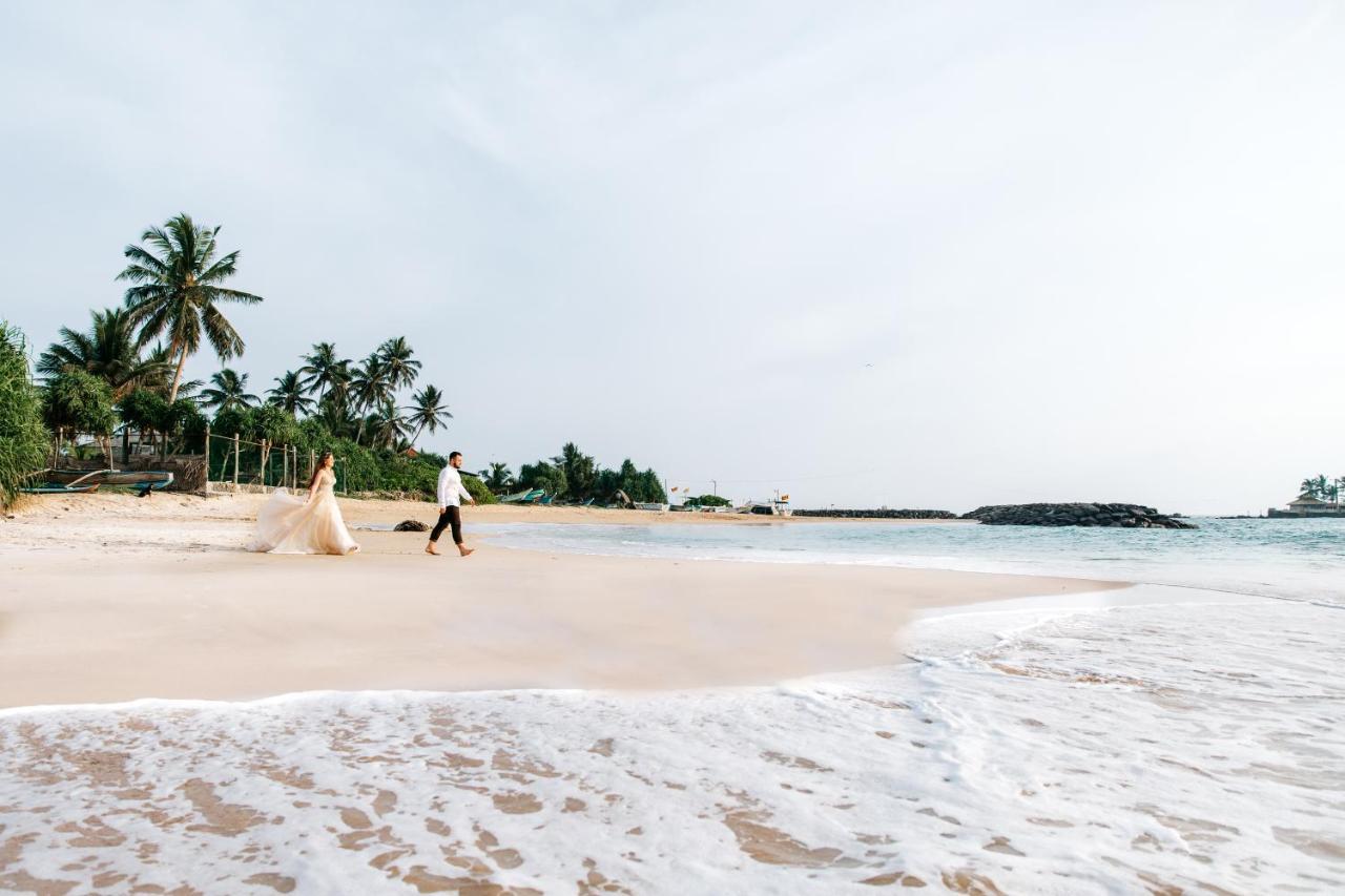 White Sand Villa - Beach Front Hikkaduwa Exterior photo
