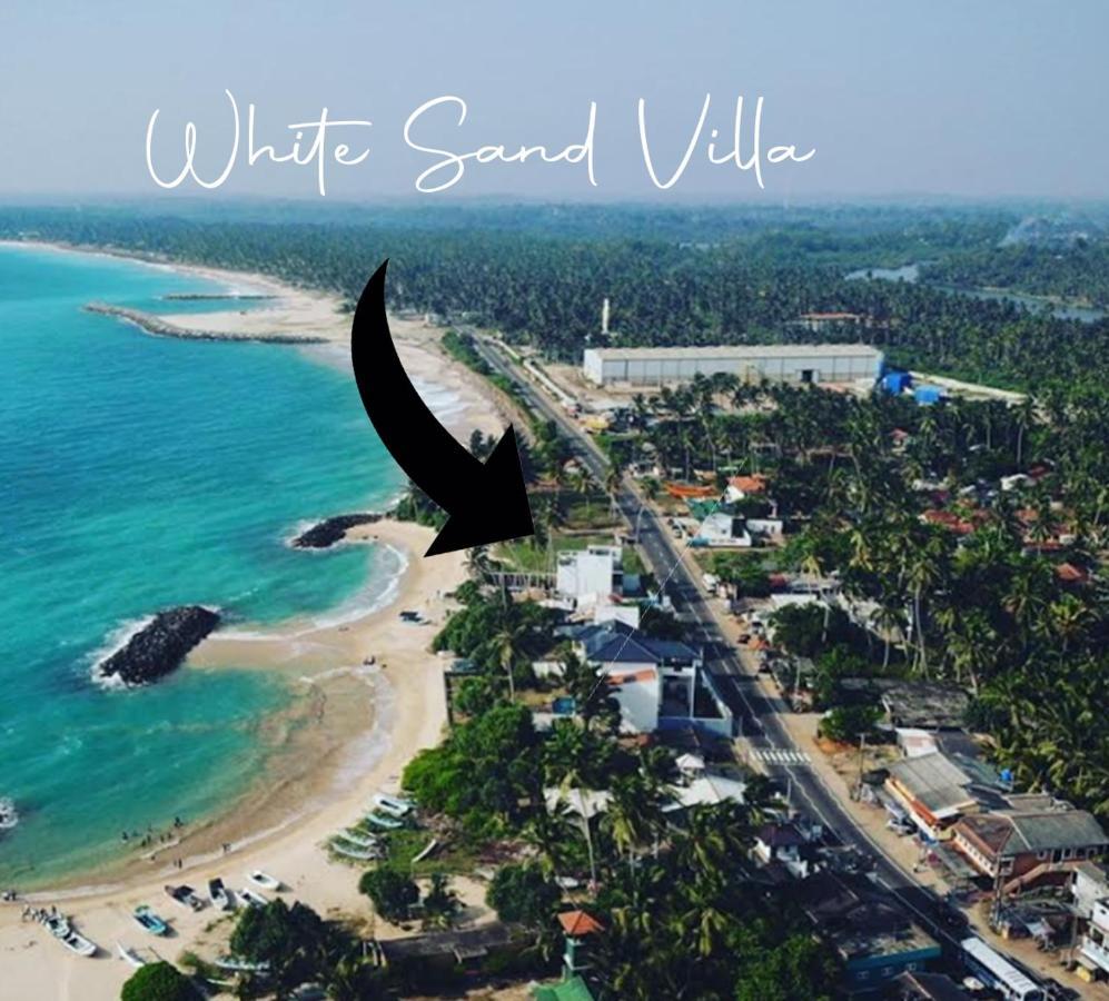 White Sand Villa - Beach Front Hikkaduwa Exterior photo